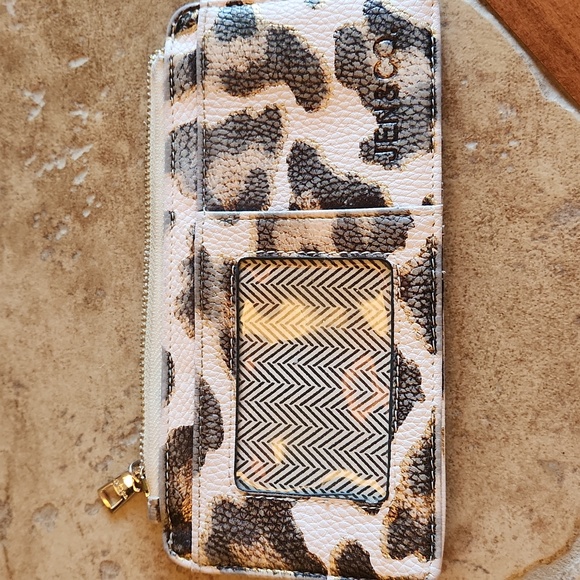 jen & co Handbags - Jen & CO flat leopard print wallet with zipper